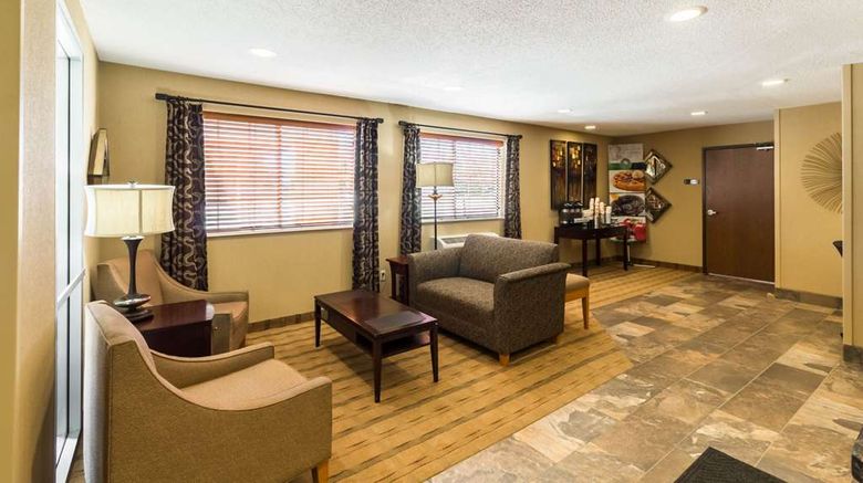 <b>Quality Inn Marshall Lobby</b>. Images powered by <a href="https://iceportal.shijigroup.com/" title="IcePortal" target="_blank">IcePortal</a>.
