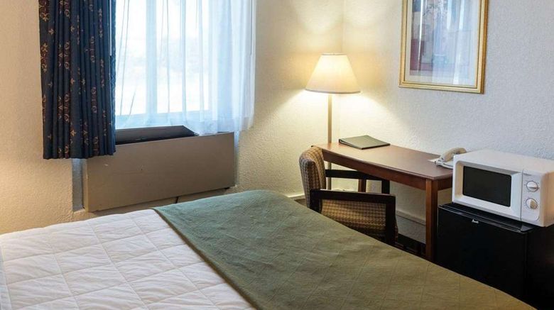 <b>Quality Inn Room</b>. Images powered by <a href="https://iceportal.shijigroup.com/" title="IcePortal" target="_blank">IcePortal</a>.