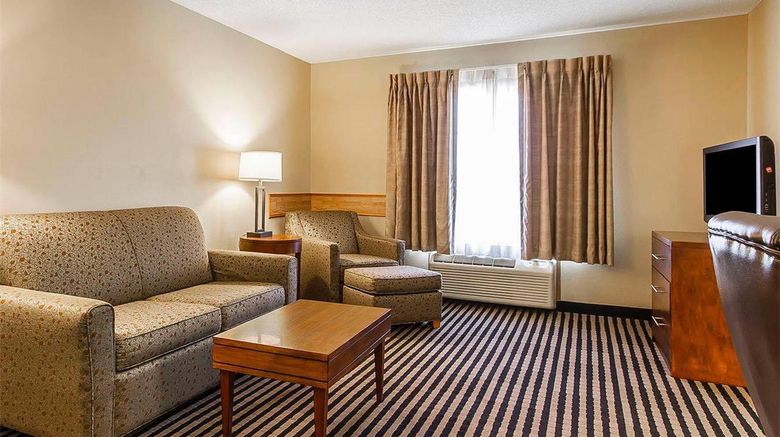 <b>Comfort Inn Suite</b>. Images powered by <a href="https://iceportal.shijigroup.com/" title="IcePortal" target="_blank">IcePortal</a>.