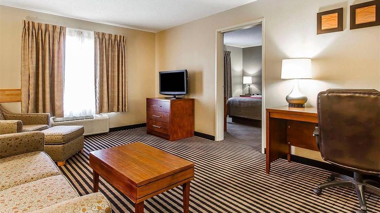 <b>Comfort Inn Suite</b>. Images powered by <a href="https://iceportal.shijigroup.com/" title="IcePortal" target="_blank">IcePortal</a>.
