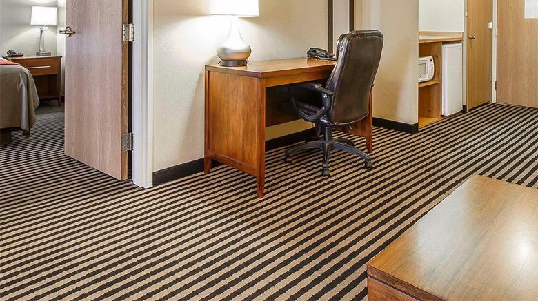<b>Comfort Inn Suite</b>. Images powered by <a href="https://iceportal.shijigroup.com/" title="IcePortal" target="_blank">IcePortal</a>.