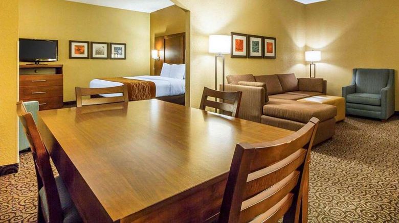 <b>Comfort Suites Ramsey Suite</b>. Images powered by <a href="https://iceportal.shijigroup.com/" title="IcePortal" target="_blank">IcePortal</a>.