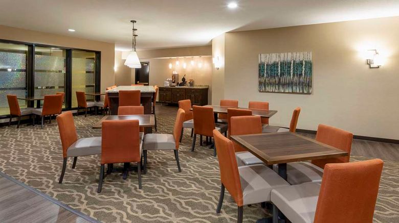 <b>Comfort Suites Ramsey Restaurant</b>. Images powered by <a href="https://iceportal.shijigroup.com/" title="IcePortal" target="_blank">IcePortal</a>.