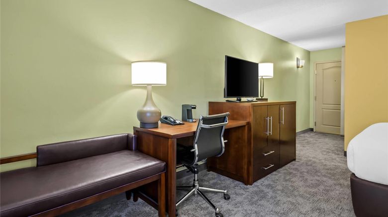 <b>Comfort Inn Room</b>. Images powered by <a href="https://iceportal.shijigroup.com/" title="IcePortal" target="_blank">IcePortal</a>.