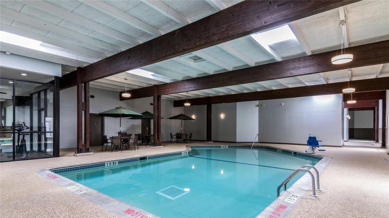 <b>Comfort Inn Pool</b>. Images powered by <a href="https://iceportal.shijigroup.com/" title="IcePortal" target="_blank">IcePortal</a>.