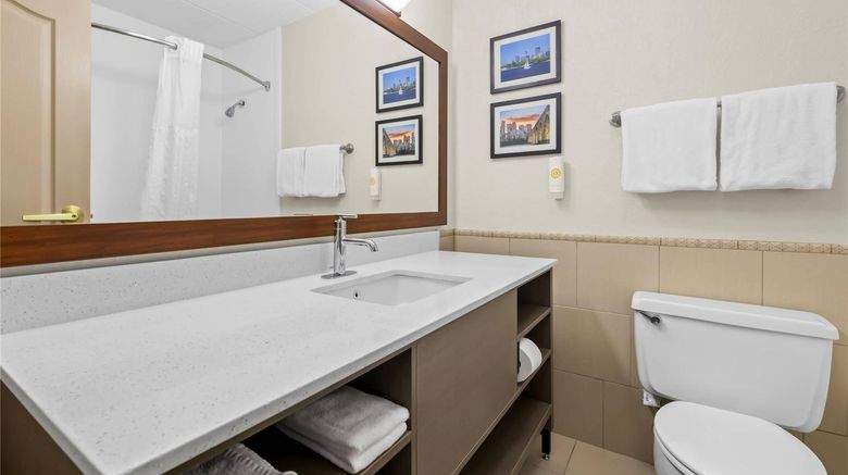 <b>Comfort Inn Room</b>. Images powered by <a href="https://iceportal.shijigroup.com/" title="IcePortal" target="_blank">IcePortal</a>.