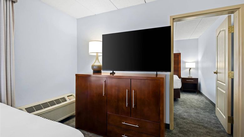 <b>Comfort Inn Suite</b>. Images powered by <a href="https://iceportal.shijigroup.com/" title="IcePortal" target="_blank">IcePortal</a>.