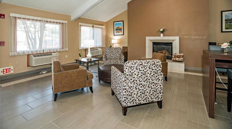 Quality Inn Rochester Lobby