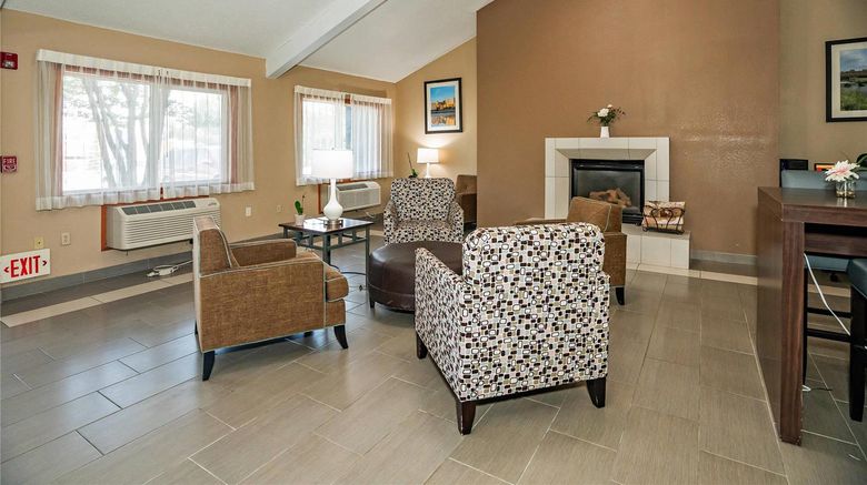 <b>Quality Inn Rochester Lobby</b>. Images powered by <a href="https://iceportal.shijigroup.com/" title="IcePortal" target="_blank">IcePortal</a>.