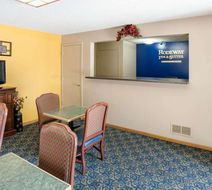 Rodeway Inn and Suites Austin I-90 Lobby
