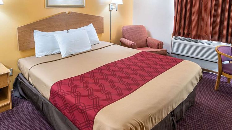 Rodeway Inn and Suites Austin I-90 Room