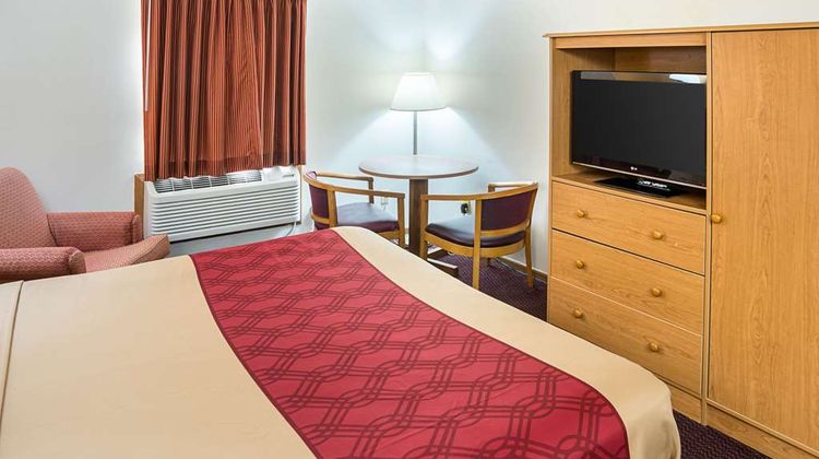 Rodeway Inn and Suites Austin I-90 Room