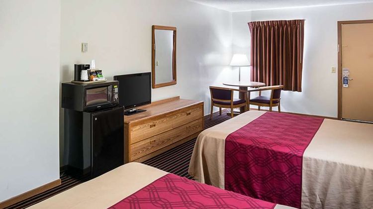 Rodeway Inn and Suites Austin I-90 Room