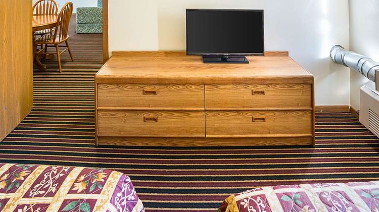 Rodeway Inn and Suites Austin I-90 Suite