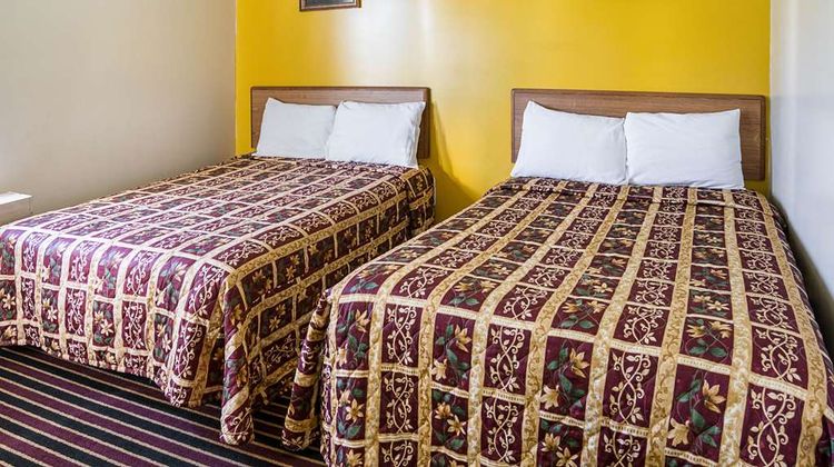 Rodeway Inn and Suites Austin I-90 Suite