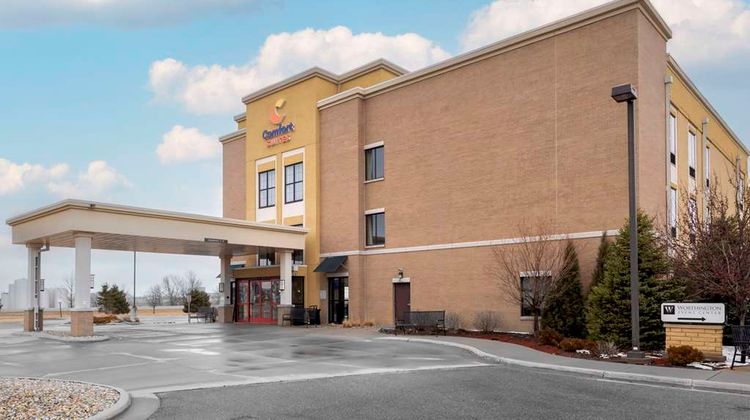 Comfort Suites & Conference Center Exterior