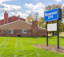 Rodeway Inn & Suites, St Jospeh Exterior