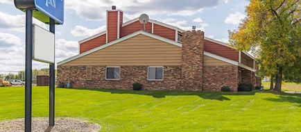 Rodeway Inn & Suites, St Jospeh Exterior