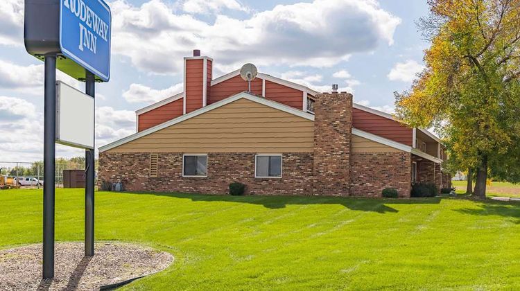 Rodeway Inn & Suites, St Jospeh Exterior
