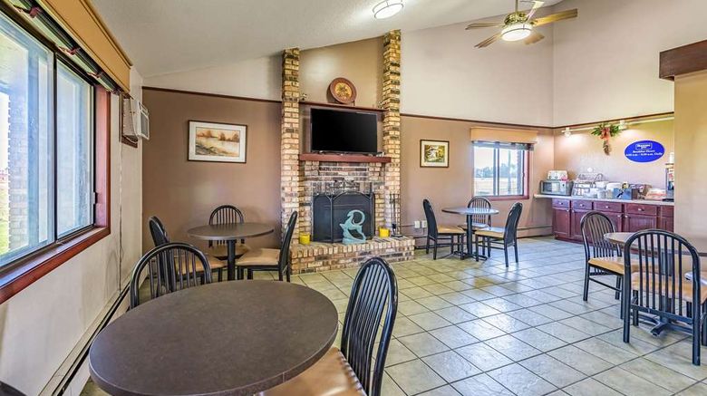 <b>Rodeway Inn & Suites, St Jospeh Lobby</b>. Images powered by <a href="https://iceportal.shijigroup.com/" title="IcePortal" target="_blank">IcePortal</a>.