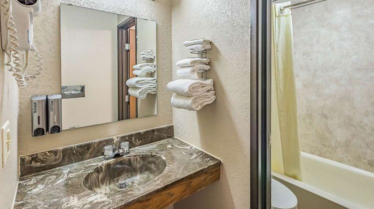 Rodeway Inn & Suites, St Jospeh Room