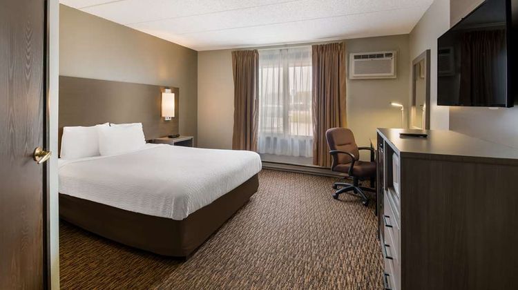Econo Lodge near Miller Hill Mall Room