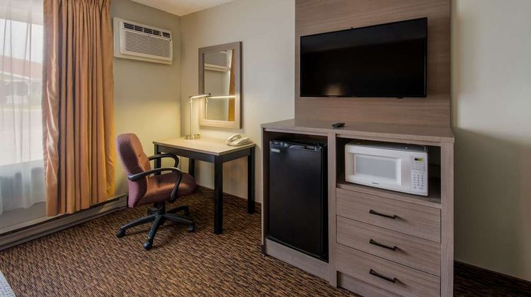 Econo Lodge near Miller Hill Mall Room