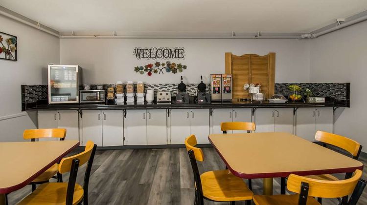 Econo Lodge near Miller Hill Mall Restaurant
