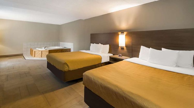 Econo Lodge near Miller Hill Mall Suite
