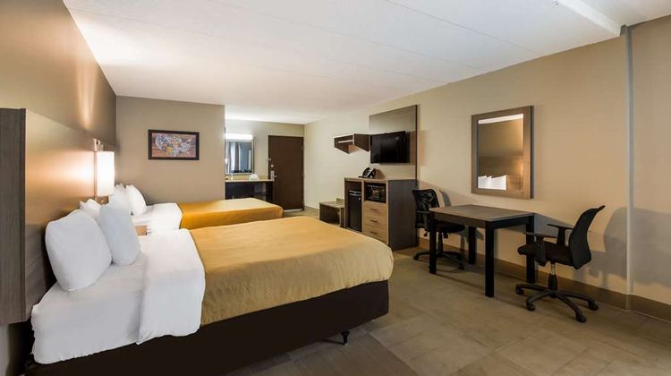Econo Lodge near Miller Hill Mall Suite