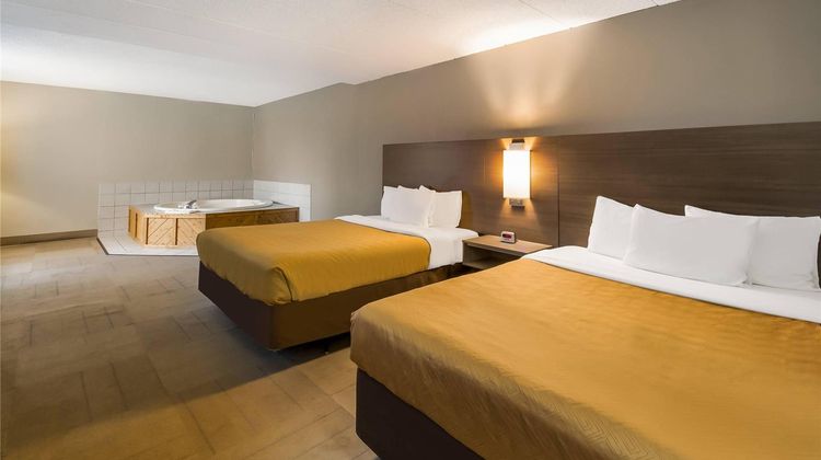 Econo Lodge near Miller Hill Mall Suite
