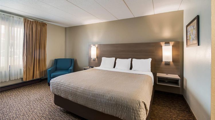 Econo Lodge near Miller Hill Mall Suite