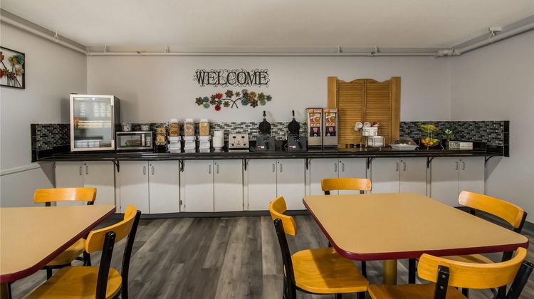 Econo Lodge near Miller Hill Mall Restaurant