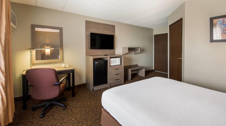 Econo Lodge near Miller Hill Mall Room