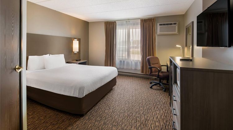 Econo Lodge near Miller Hill Mall Room