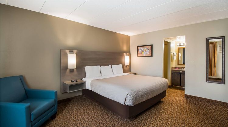 Econo Lodge near Miller Hill Mall Suite