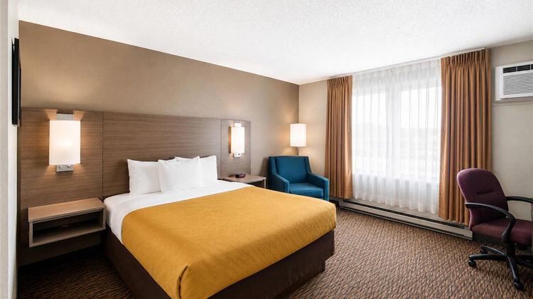 Econo Lodge near Miller Hill Mall Room