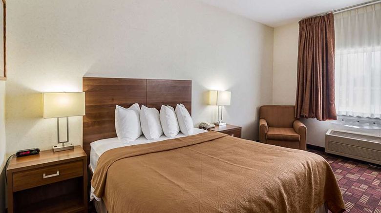 <b>Econo Lodge Room</b>. Images powered by <a href="https://iceportal.shijigroup.com/" title="IcePortal" target="_blank">IcePortal</a>.