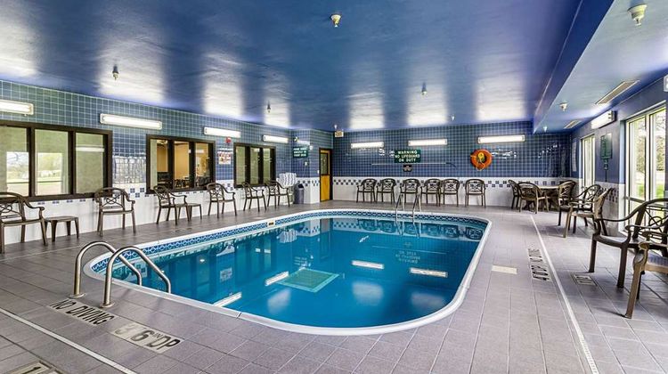 Econo Lodge Pool