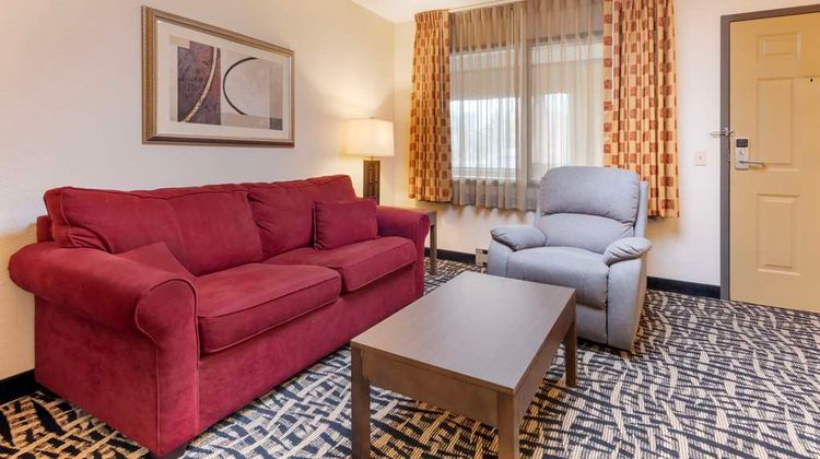 Quality Inn & Suites Suite