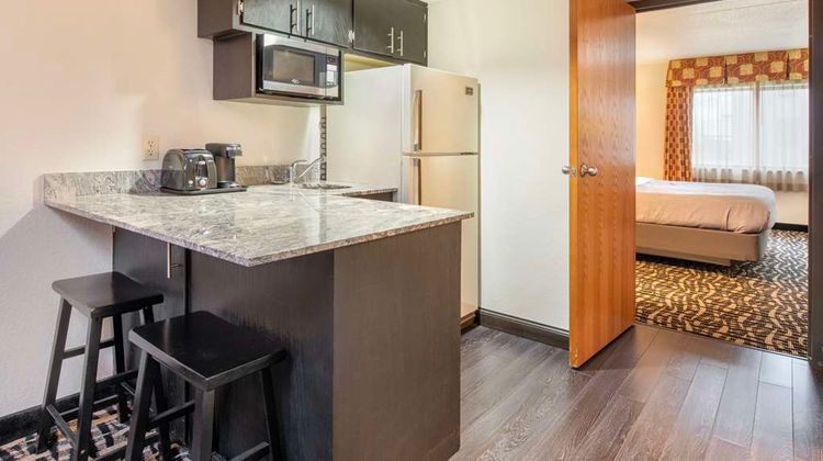 Quality Inn & Suites Suite