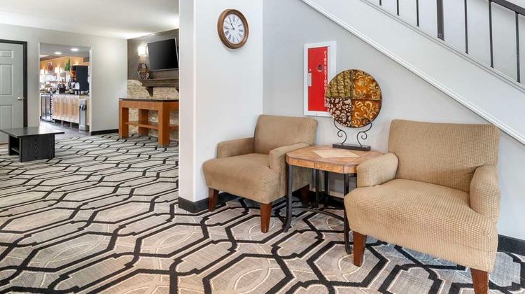Quality Inn & Suites Lobby