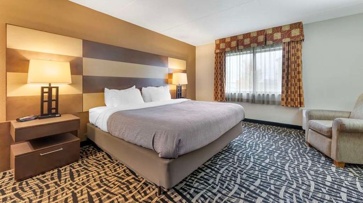 Quality Inn & Suites Suite