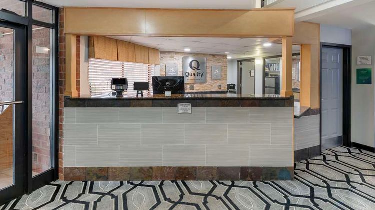 Quality Inn & Suites Lobby