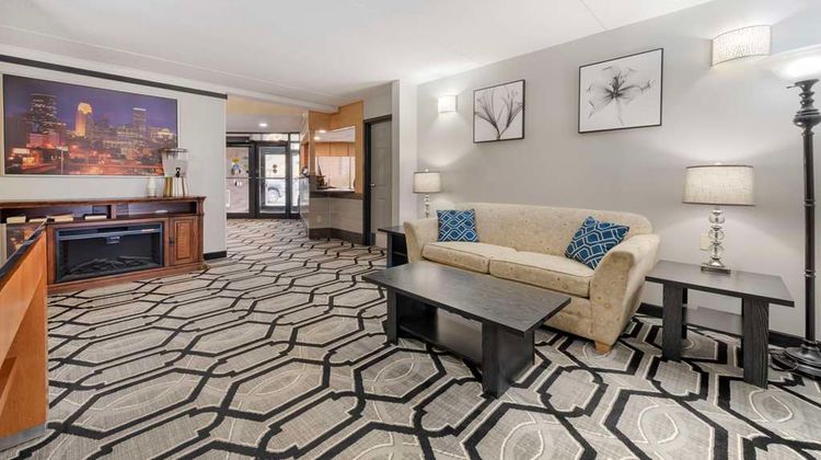 Quality Inn & Suites Lobby