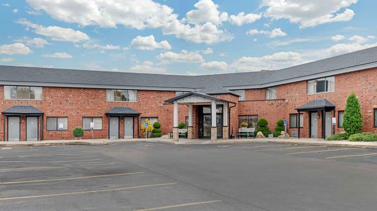Quality Inn & Suites Exterior