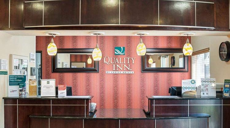 Quality Inn Brooklyn Center Lobby