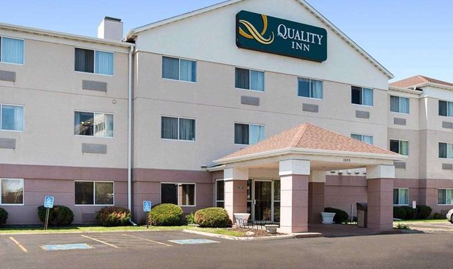 Quality Inn Brooklyn Center Exterior