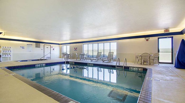 <b>Quality Inn Fairmont Pool</b>. Images powered by <a href="https://iceportal.shijigroup.com/" title="IcePortal" target="_blank">IcePortal</a>.