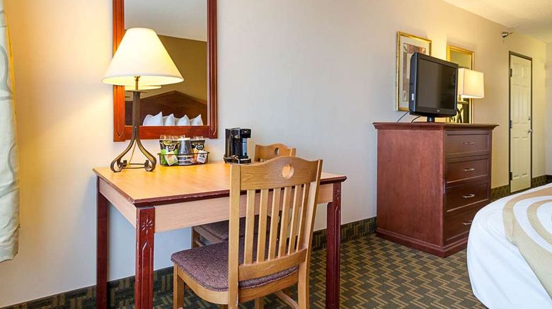 <b>Quality Inn Fairmont Room</b>. Images powered by <a href="https://iceportal.shijigroup.com/" title="IcePortal" target="_blank">IcePortal</a>.